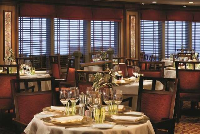 Elegantes Restaurant auf der Silver Spirit