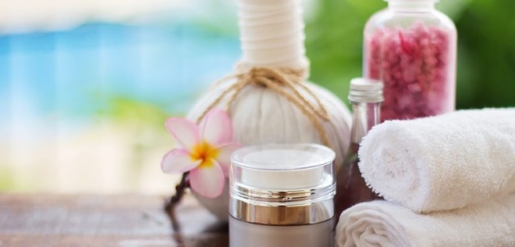 Wellnessurlaub buchen Das inspirierende Bild zeigt die perfekte Möglichkeit für einen erholsamen Wellnessurlaub. Hier können Sie pure Entspannung und Wohlbefinden erleben. Buchen Sie Ihren Wellnessurlaub und gönnen Sie sich wohltuende Massagen, entspannende Wellnessanwendungen und genießen Sie die Ruhe in einer idyllischen Umgebung. Lassen Sie den Alltagsstress hinter sich und tauchen Sie ein in eine Welt der Erholung und Regeneration. Entscheiden Sie sich für diesen Wellnessurlaub und tanken Sie neue Energie für Körper, Geist und Seele.