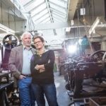 Industriedenkmal Jakob Bengel Schmuckdesign, Stellwagen-Delzeit-Idar Oberstein-Edelsteine Willkommen zu einer Reise in die industrielle Vergangenheit von Idar-Oberstein! Auf diesem Bild können Sie das imposante Industriedenkmal bewundern, das Zeugnis einer ereignisreichen Geschichte ist. Buchen Sie bei uns Touren durchs Edelsteinland und erkunden Sie das Industriedenkmal, um mehr über die einflussreiche Rolle der Edelsteinindustrie in Idar-Oberstein zu erfahren. Tauchen Sie ein in die Welt der Edelsteinverarbeitung, erkunden Sie die historischen Gebäude und Maschinen und lassen Sie sich von der faszinierenden Geschichte und dem Erbe der Stadt beeindrucken. Erleben Sie unvergessliche Momente, während Sie das Industriedenkmal erkunden und die Bedeutung der Edelsteinindustrie für Idar-Oberstein verstehen.
