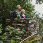 Nahe-Region-Nationalpark Hunsrück-Hochwald-Naturschutzgebiet Mörschieder Burr-Weinbauregion-Nahe Willkommen zum Naturschutzgebiet Mörschieder Burr im Hunsrücker Nationalpark, das Sie auf diesem Bild mit zwei begeisterten Wanderern bewundern können! Buchen Sie bei uns Touren durchs Nahetal und entdecken Sie die unberührte Natur dieses einzigartigen Schutzgebiets. Die Mörschieder Burr bietet Ihnen eine atemberaubende Kulisse mit ihren markanten Felsen und einer vielfältigen Flora und Fauna. Wandern Sie entlang der malerischen Pfade, genießen Sie die Stille der Natur und lassen Sie sich von der Schönheit dieses Naturschutzgebiets verzaubern. Erleben Sie unvergessliche Momente, während Sie die Wanderer im Naturschutzgebiet Mörschieder Burr betrachten und die unberührte Natur des Hunsrücker Nationalparks erkunden.