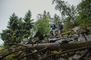 Nationalpark Hunsrück-Hochwald-Naturschutzgebiet Mörschieder Burr-Nahe Willkommen zum atemberaubenden Naturschutzgebiet Mörschieder Burr im Nationalpark Hunsrück-Hochwald! Auf diesem Bild können Sie die Schönheit dieses einzigartigen Schutzgebiets bewundern, das von der Nahe durchzogen wird. Buchen Sie bei uns Touren durchs Nahetal und entdecken Sie die unberührte Natur dieses faszinierenden Nationalparks. Das Naturschutzgebiet Mörschieder Burr bietet Ihnen eine beeindruckende Landschaft mit markanten Felsformationen, saftigen Wiesen und einer vielfältigen Flora und Fauna. Erleben Sie unvergessliche Momente, während Sie das Naturschutzgebiet Mörschieder Burr im Nationalpark Hunsrück-Hochwald betrachten und die einzigartige Verbindung von Natur und Wasser entlang der Nahe erleben.