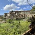 Blick auf die Dächer und Gärten von Valldemossa