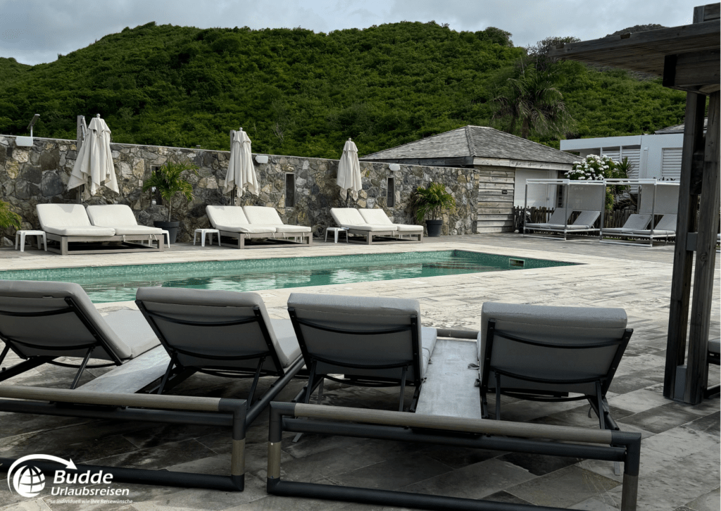 Poolbereich des Anse Marcel Beach Hotel