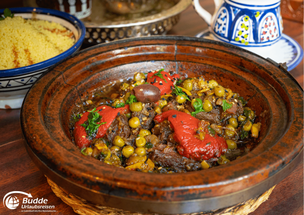 Marokkanische Tajine mit Gemüse und Fleisch.