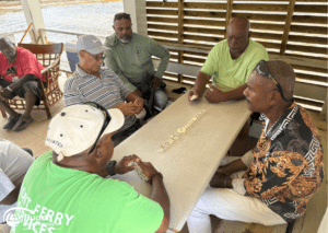 Pinel Island - Saint Martin: Männer spielen Dominosteine