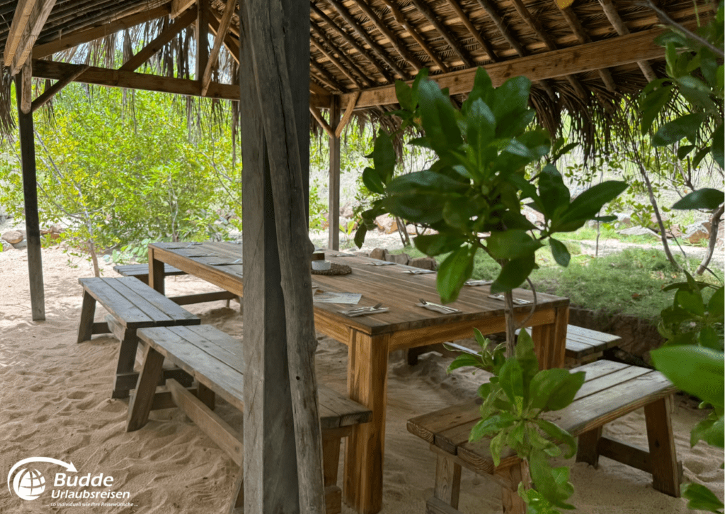 Pinel Island - Saint Martin, Restaurant Karibuni am Strand, buchbar bei Budde Urlaubsreisen