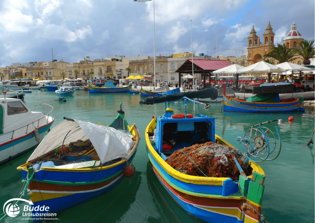 Sommernächte in Valletta, bunte Boote, Urlaubsreise Malta, Reisebüro Bretzenheim