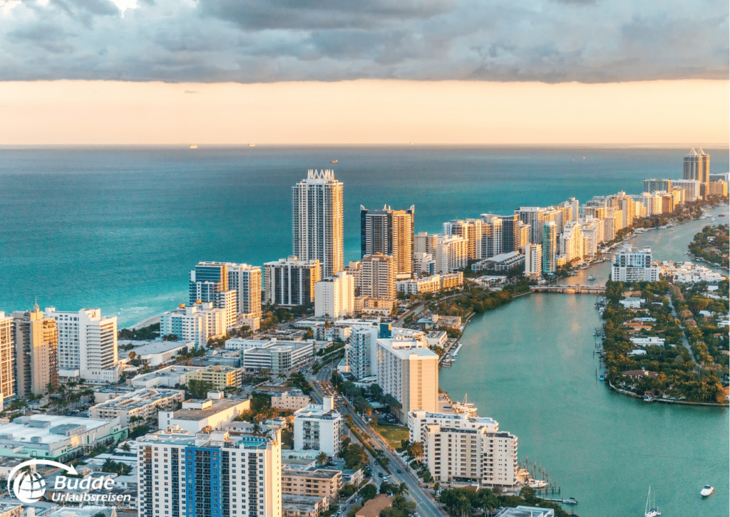 Helikopteransicht von South Beach, Miami, ein beliebtes Reiseziel im Februar 2025 für Urlaubsreisen, buchbar im Reisebüro Bad Kreuznach