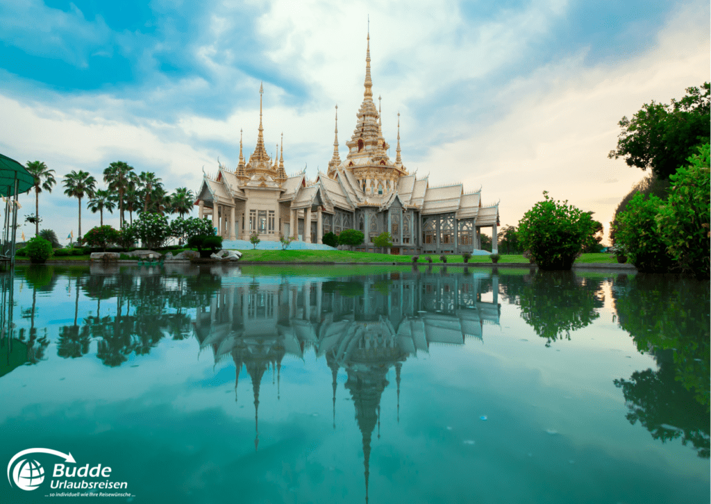 Prächtige Kirche in Thailand, eines der besten Reiseziele im Februar 2025 für Urlaubsreisen, buchbar im Reisebüro Bad Kreuznach