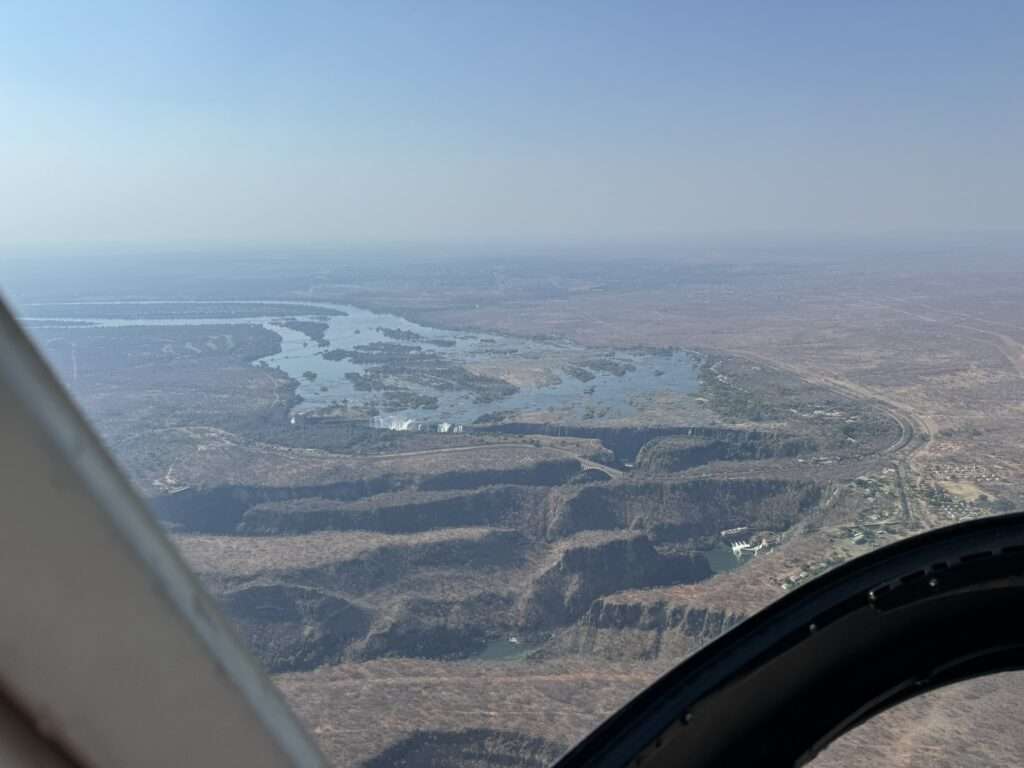 Helikopterflug Victoria Falls, Simbabwe – Luftaufnahme der Wasserfälle und Zambezi-Fluss, Urlaubsreisen, Reisebüro Bad Kreuznach.