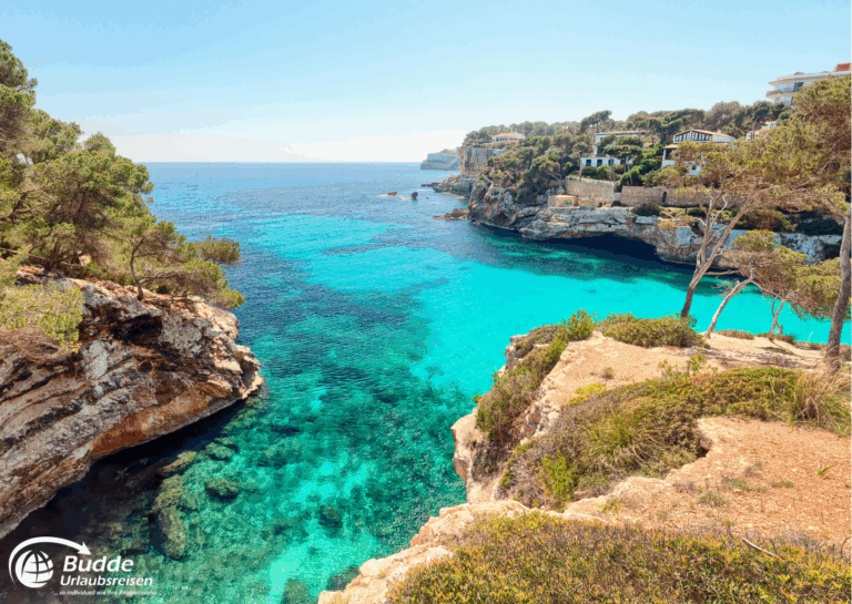 Türkisblaues Wasser an der Cala Santanyí, idealer Ausflug vom Hotel THB Maria Isabel auf Mallorca