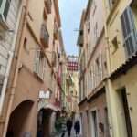 Bunte Häuser in Monacos Altstadt – Monte Carlo erleben