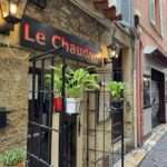 Restaurant Le Chaudron in einer Altstadtgasse bei einem Ausflug Grasse und Antibes.