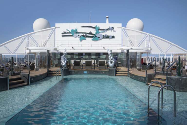 Poolbereich für Gäste des MSC Yacht Club – Luxus Kreuzfahrt mit MSC