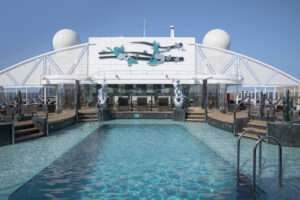 Pooldeck des MSC Yacht Club auf der MSC Seashore – exklusives Erlebnis für Ihre Luxuskreuzfahrt buchen