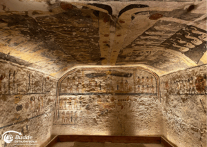 Ägypten Urlaub: Wandfresken in einem Grab im Tal der Könige, Ägypten, mit alten ägyptischen Motiven. - buchbar im Reisebüro Budde Urlaubseisen