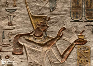 Ägypten Urlaub: Detail einer ägyptischen Wandmalerei, die eine Gottheit mit einem Opfergefäß darstellt. - buchbar im Reisebüro Budde Urlaubseisen