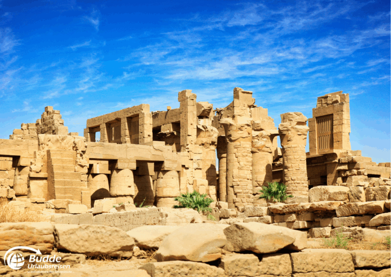 Exklusive Hotel für Paare Ägypten – Tempel am Nil mit Palmen.