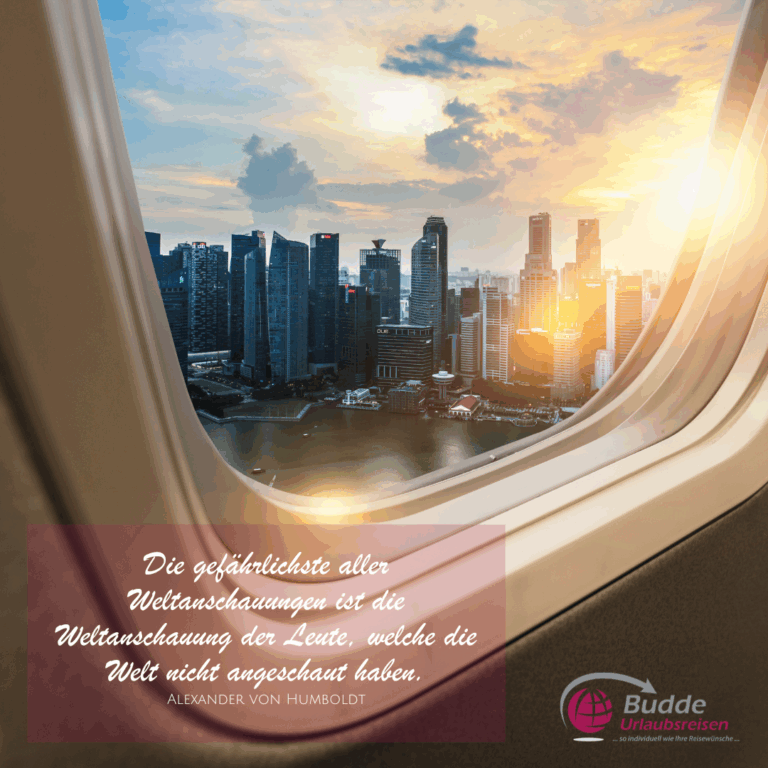 Skyline von Singapur aus dem Flugzeug – Reiseanfrage stellen bei Budde Urlaubsreisen für Asienreisen