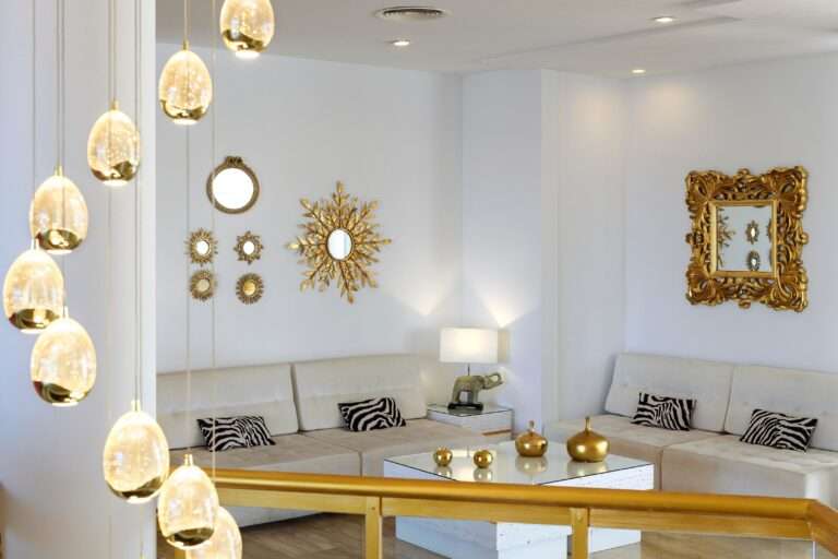 Hotel Cala Millor Garden elegante Lounge mit goldenen Details, Luxusurlaub bei Budde Urlaubsreisen buchbar