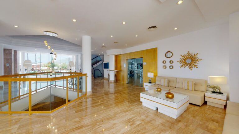 Cala Millor Garden Mallorca moderne Lobby mit Designermöbeln, persönlicher Reiseberatung inklusive, Budde Urlaubsreisen