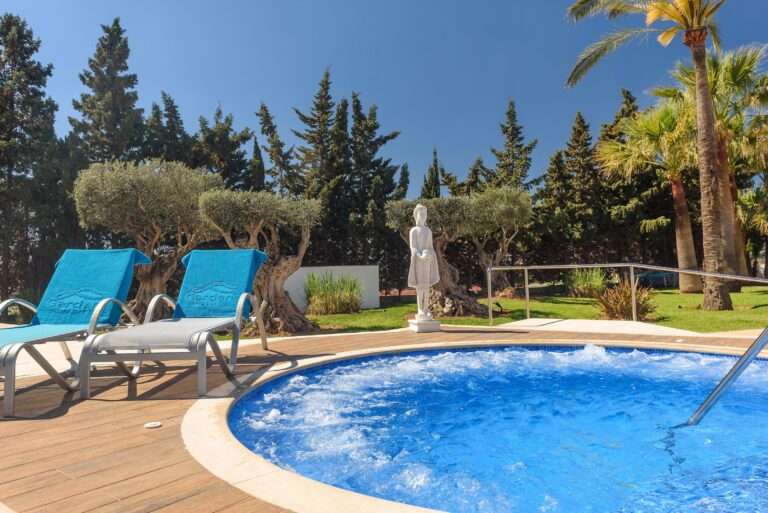 Cala Millor Garden Mallorca Whirlpoolbereich für Luxusurlaub, buchbar bei Budde Urlaubsreisen