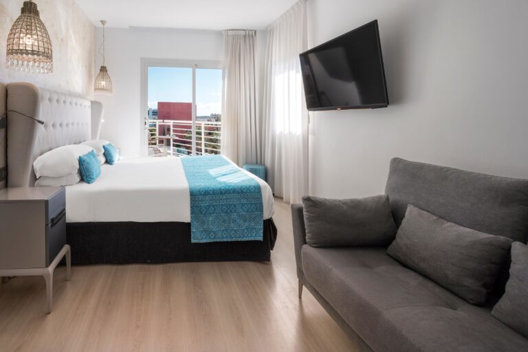 Modernes Doppelzimmer im Hotel Cala Millor Garden