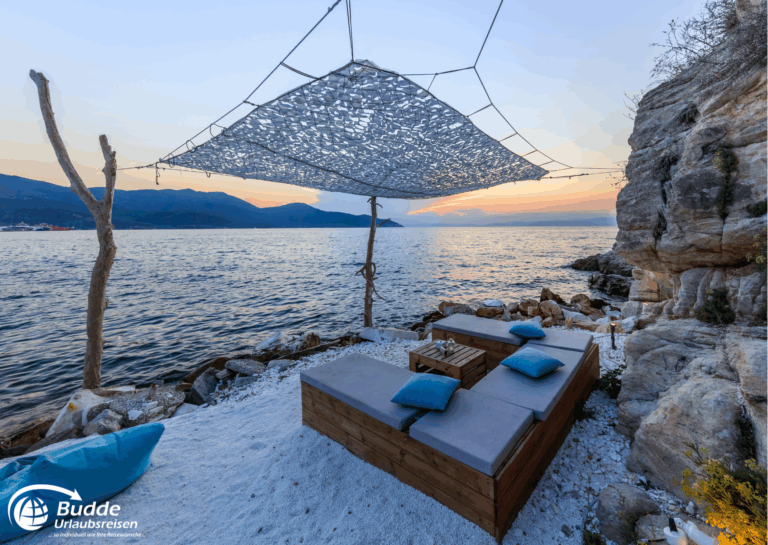 Romantische Lounge am Meer für exklusive Hotels für Paare Griechenland.