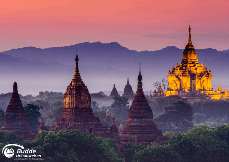 Rundreisen Südostasien – Tempelpanorama von Bagan, Myanmar