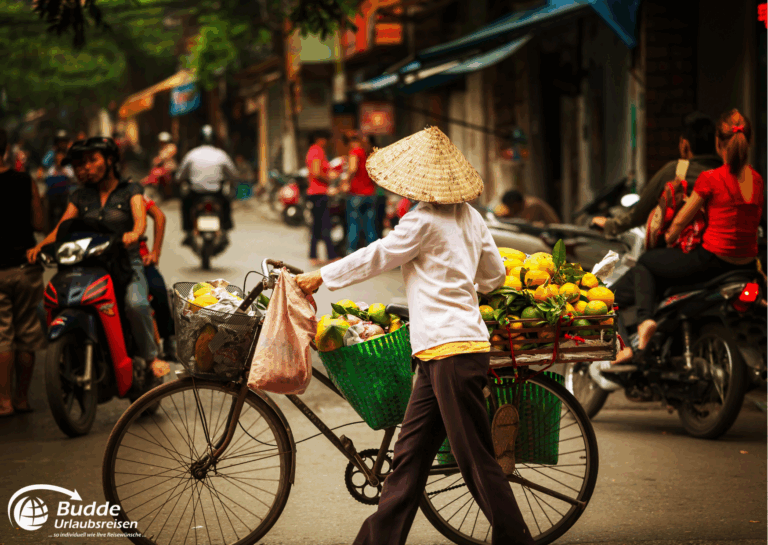 Gruppenreisen Südostasien – Marktstraße in Vietnam