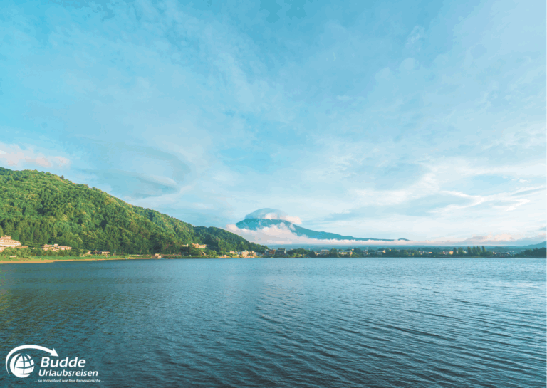 Japan Gruppenreise – Sommerpanorama mit Mount Fuji und See