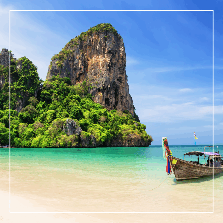 Longtail-Boot in Thailand, Luxusurlaub mit tropischem Flair